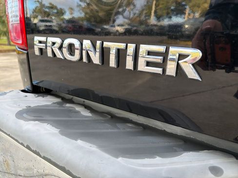 Used 2014 Nissan Frontier SV w/ SV Value Truck Package image 9