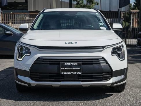 Certified 2025 Kia Niro EX FWD image 3