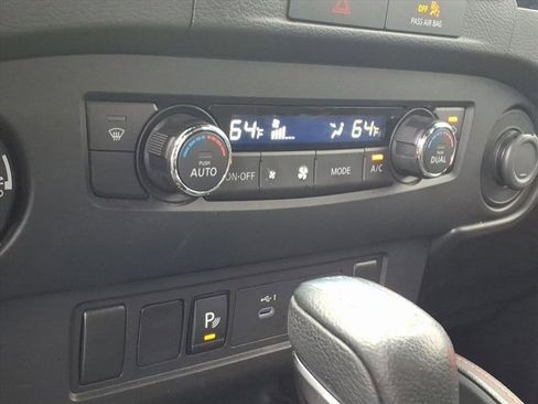 Used 2022 Nissan Frontier PRO-4X w/ Technology Package image 14