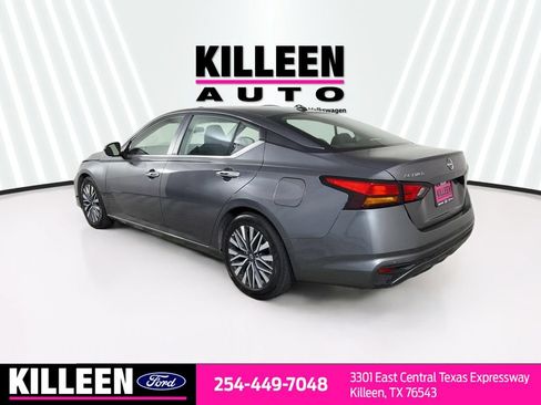 Used 2025 Nissan Altima 2.5 SV FWD image 7
