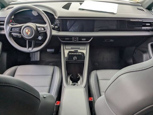 Used 2025 Porsche Macan Electric RWD image 25