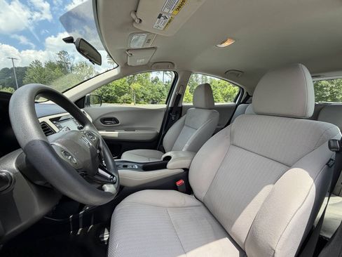 Used 2018 Honda HR-V LX image 24