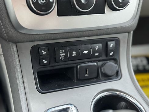 Used 2016 GMC Acadia SLE image 16