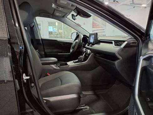 Used 2022 Toyota RAV4 LE AWD/4WD image 19