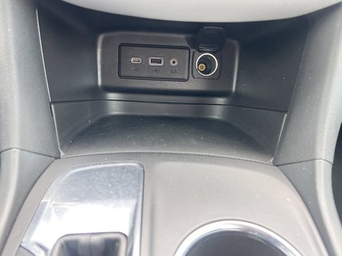 Used 2024 Chevrolet Equinox LS w/ LS Convenience Package FWD image 8