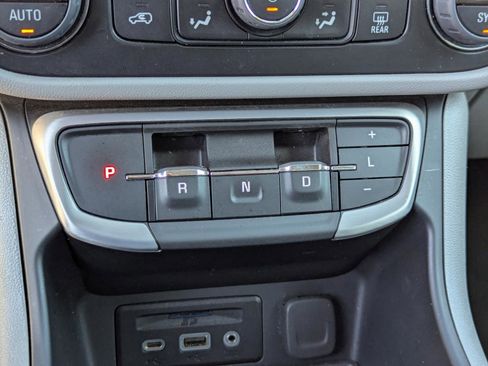 Used 2024 GMC Terrain SLT FWD image 23