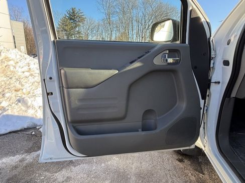 Used 2019 Nissan Frontier SV image 9