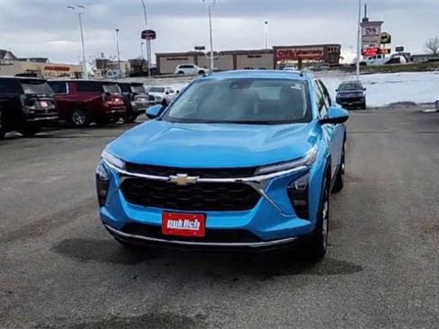 Certified 2025 Chevrolet Trax LT w/ LT Convenience Package image 3