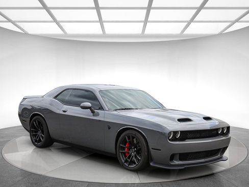 Used 2023 Dodge Challenger SRT Hellcat RWD image 4