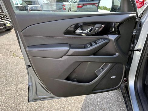 Used 2023 Chevrolet Traverse RS AWD/4WD image 8