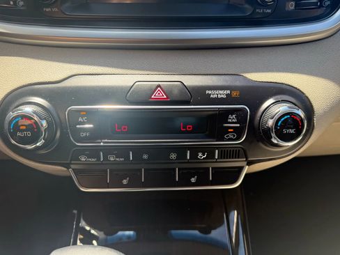 Used 2020 Kia Sorento EX image 19