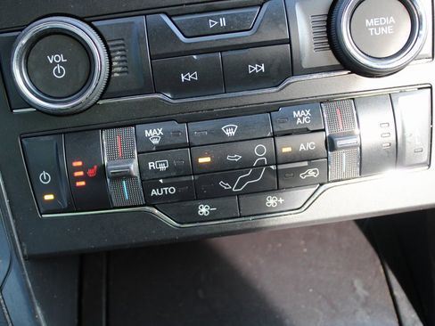 Used 2018 Ford Explorer XLT w/ Equipment Group 202A image 22