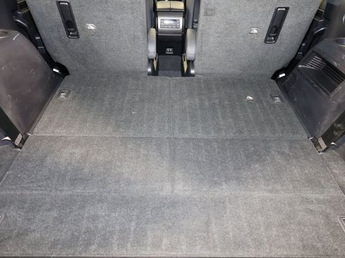 Used 2023 Lexus GX 460 Premium w/ Accessory Package AWD/4WD image 20