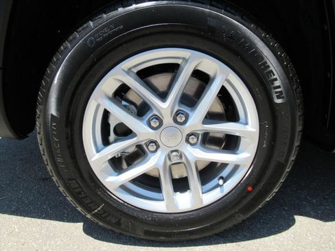 New 2026 Jeep Grand Cherokee L Laredo AWD/4WD image 8