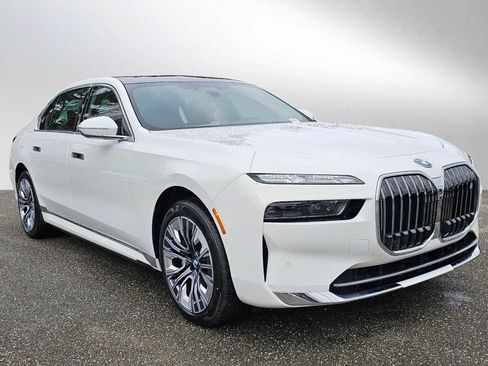 New 2025 BMW i7 xDrive60 w/ Executive Package image 1