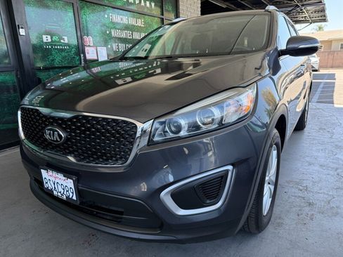 Used 2017 Kia Sorento FWD image 3