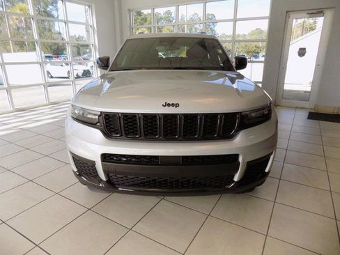 New 2024 Jeep Grand Cherokee L Altitude AWD/4WD image 2