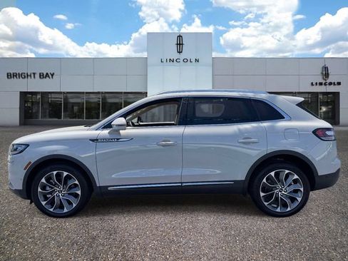 Used 2022 Lincoln Nautilus Reserve AWD/4WD image 3
