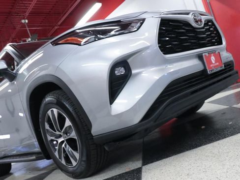 Used 2022 Toyota Highlander XLE image 34