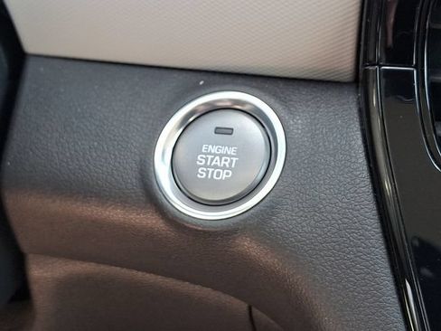 Used 2020 Hyundai Ioniq SE FWD image 21