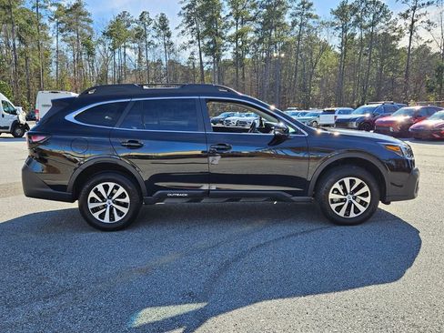 Used 2022 Subaru Outback Premium image 12