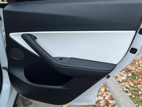 Used 2021 Tesla Model Y Performance image 24