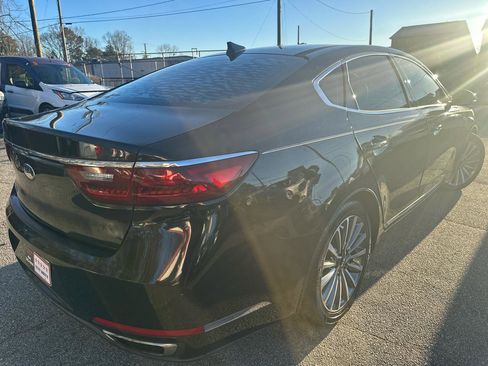 Used 2017 Kia Cadenza Premium w/ Luxury Package image 2