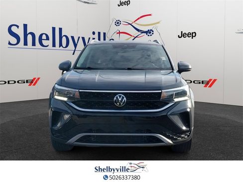 Used 2024 Volkswagen Taos SE w/ Black Wheel Package image 2