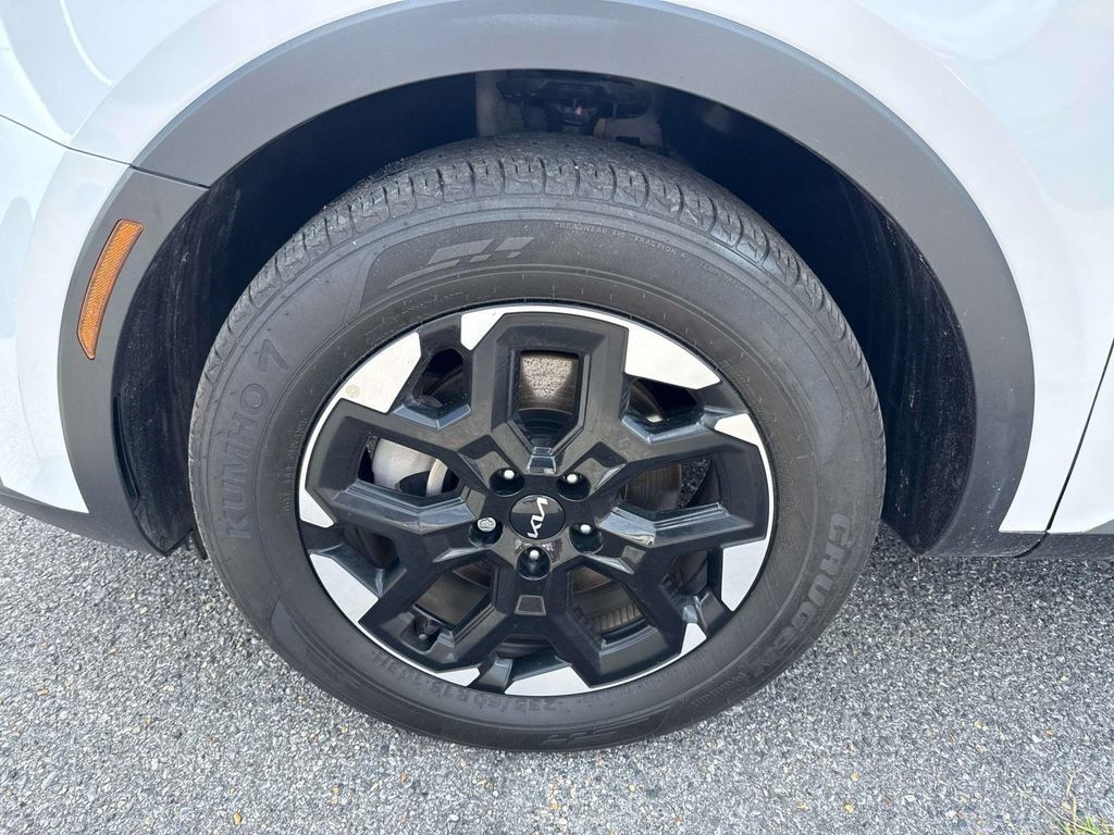 Certified 2025 Kia Sorento S FWD image 4