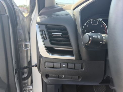 Used 2023 Nissan Rogue SV FWD image 20
