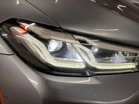 Used 2021 BMW 530e w/ Convenience Package image 28