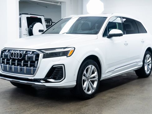 Used 2025 Audi Q7 3.0T Premium Plus w/ Premium Plus Package image 3