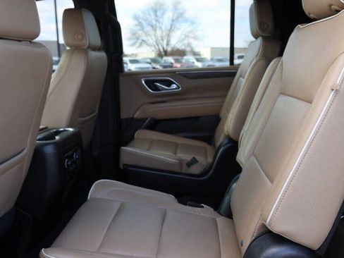 Used 2021 Chevrolet Suburban Premier image 18