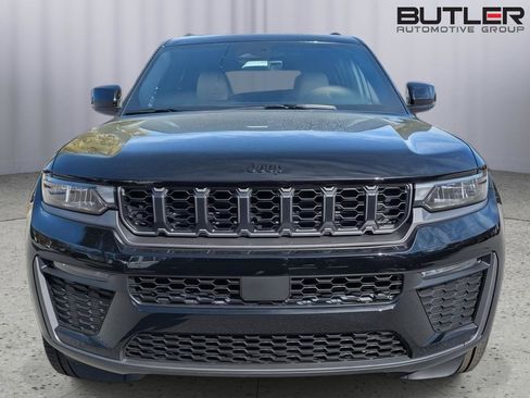 New 2026 Jeep Grand Cherokee L Limited w/ Limited Altitude Package AWD/4WD image 9
