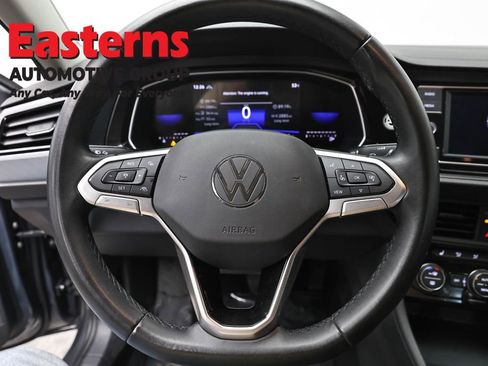 Used 2024 Volkswagen Jetta SE FWD image 10