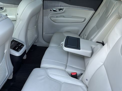 Used 2025 Volvo XC90 B6 Ultra w/ Protection Package AWD/4WD image 34