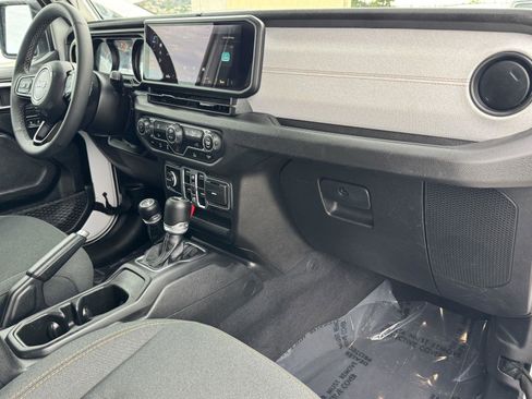 Used 2025 Jeep Wrangler Unlimited Sport AWD/4WD image 7