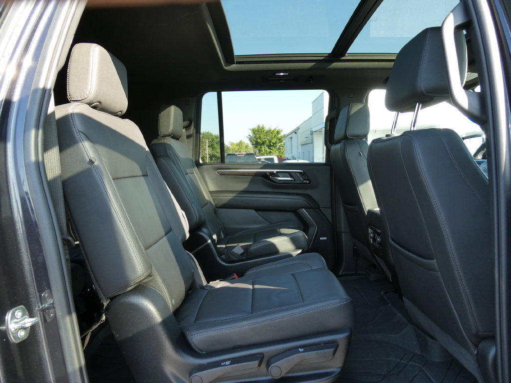 Certified 2025 Chevrolet Suburban Z71 w/ Comfort Package AWD/4WD image 16