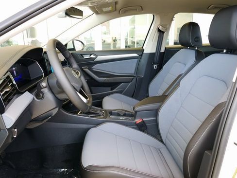 New 2025 Volkswagen Jetta SE image 10