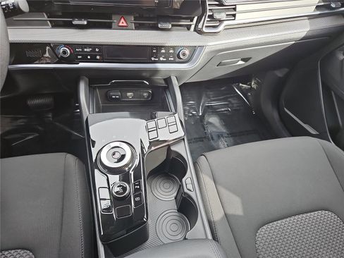 Certified 2025 Kia Sportage LX image 22