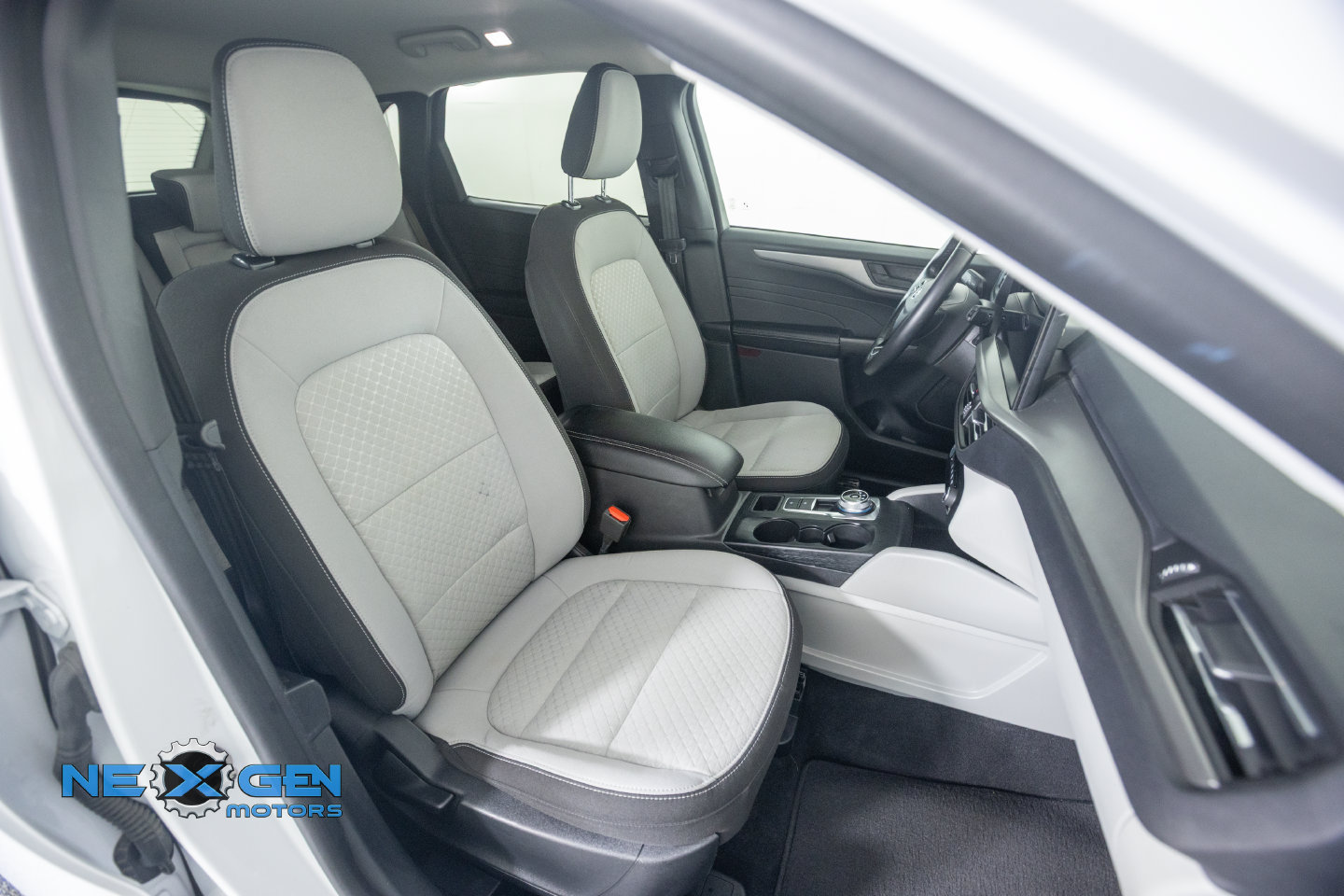 Used 2024 Ford Escape Active w/ Tech Pack #1 FWD image 9