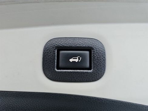 Used 2016 Nissan Rogue SL w/ SL Premium Package image 13