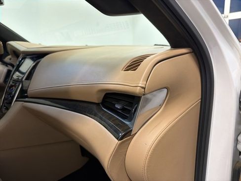 Used 2019 Cadillac Escalade ESV Platinum image 45
