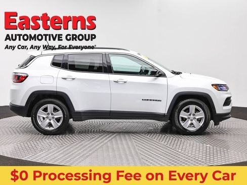 Used 2022 Jeep Compass Latitude w/ Convenience Group FWD image 4
