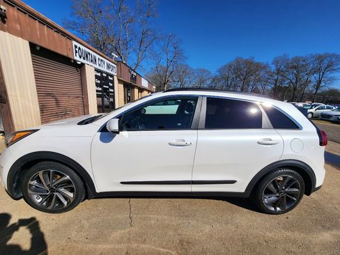Used 2017 Kia Niro EX image 3