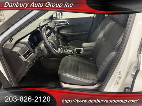 Used 2024 Mitsubishi Outlander 4WD Plug-In Hybrid image 9