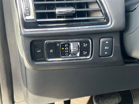 Used 2023 Lincoln Navigator L Reserve image 10