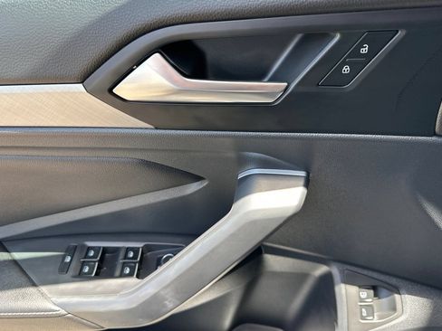 Used 2023 Volkswagen Jetta SE w/ Panoramic Sunroof Package FWD image 11