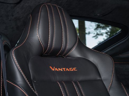 Used 2021 Aston Martin V8 Vantage Coupe image 36