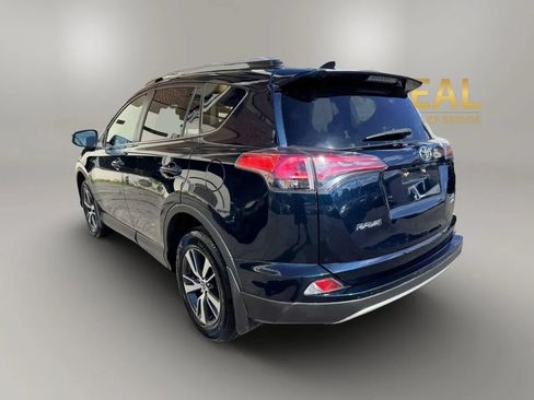 Used 2018 Toyota RAV4 XLE AWD/4WD image 4